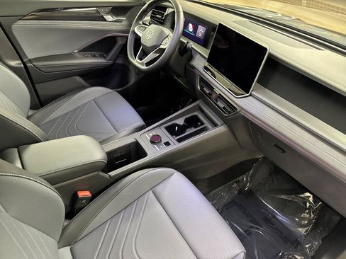 New 2026 Volkswagen Tiguan SE FWD image 15