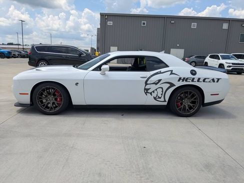 Used 2016 Dodge Challenger SRT Hellcat RWD image 9
