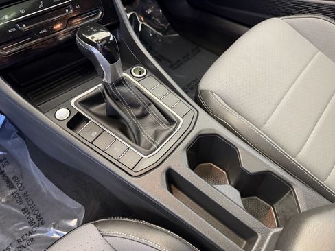 Used 2025 Volkswagen Jetta SE w/ Sunroof Package FWD image 21