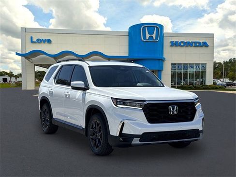 New 2025 Honda Pilot Touring image 1