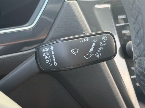 Used 2022 Volkswagen Tiguan SE R-Line FWD image 33
