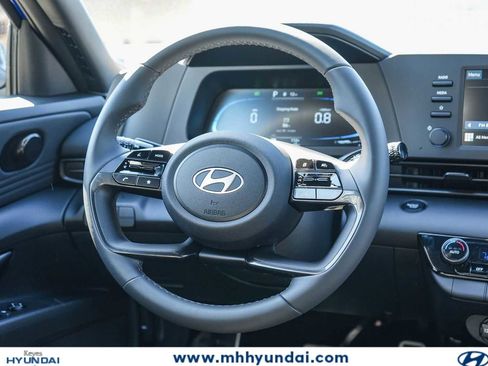 New 2025 Hyundai Elantra Sport FWD image 17