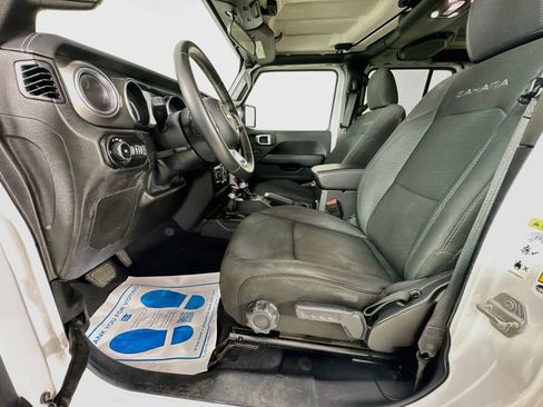 Used 2019 Jeep Wrangler Unlimited Sahara AWD/4WD image 25