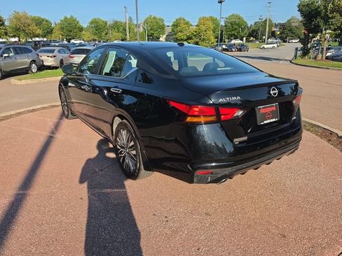 Used 2024 Nissan Altima 2.5 SV w/ SV Premium Package AWD/4WD image 3