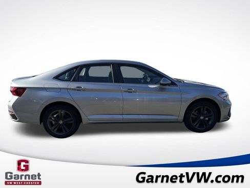 Certified 2023 Volkswagen Jetta SE w/ Panoramic Sunroof Package image 8