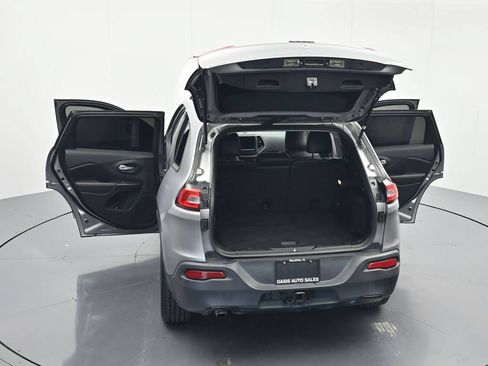Used 2016 Jeep Cherokee Latitude FWD image 45