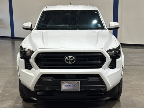 Used 2025 Toyota Tacoma SR5 AWD/4WD image 7