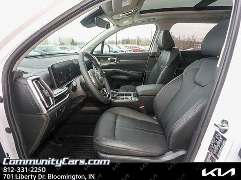 Certified 2025 Kia Sorento S w/ Panoramic Sunroof Package image 9