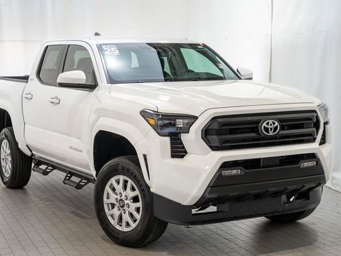 Used 2025 Toyota Tacoma SR5 image 1