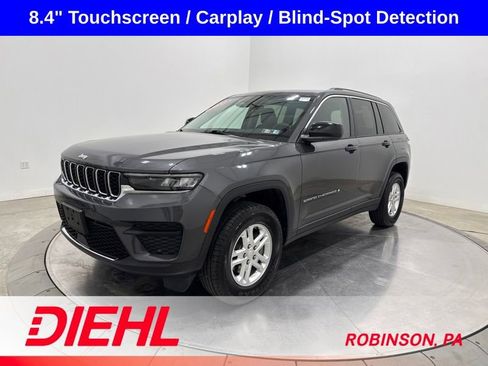 Used 2023 Jeep Grand Cherokee Laredo AWD/4WD image 3