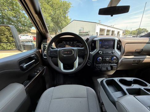 Used 2022 GMC Sierra 2500 SLE w/ SLE Convenience Package AWD/4WD image 2