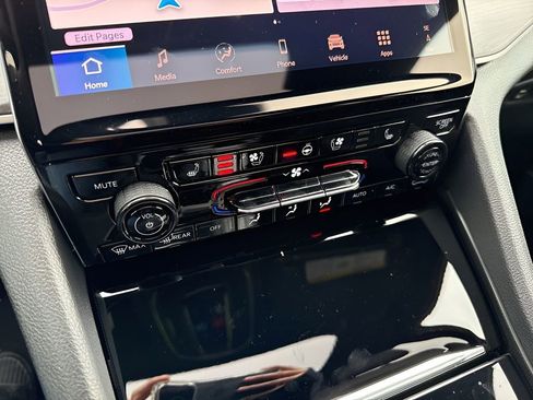 New 2025 Jeep Grand Cherokee L Limited w/ Luxury Tech Group II image 24