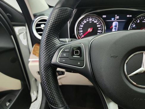 Used 2017 Mercedes-Benz E 300 4MATIC image 23