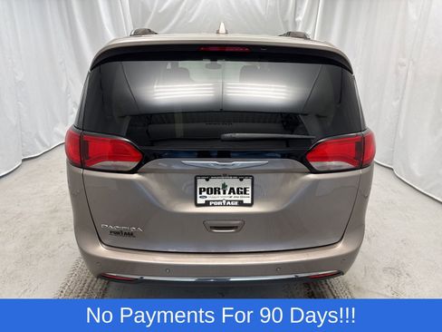 Certified 2017 Chrysler Pacifica Touring-L image 4