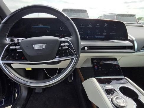 Used 2026 Cadillac Vistiq Sport AWD/4WD image 7