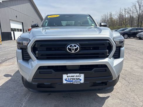 Used 2025 Toyota Tacoma SR w/ SR Upgrade Package AWD/4WD image 2
