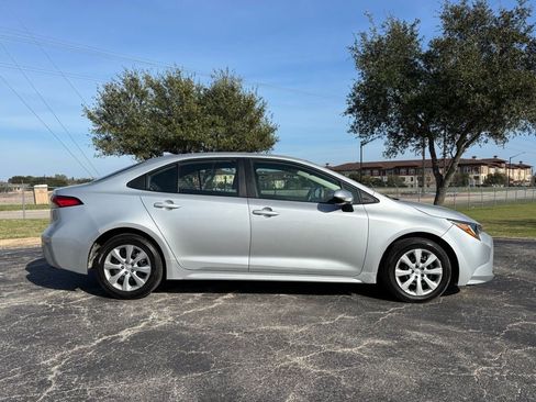 Used 2025 Toyota Corolla LE image 4