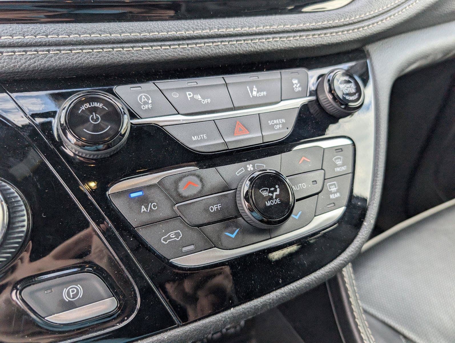 Used 2025 Chrysler Pacifica Limited FWD image 20
