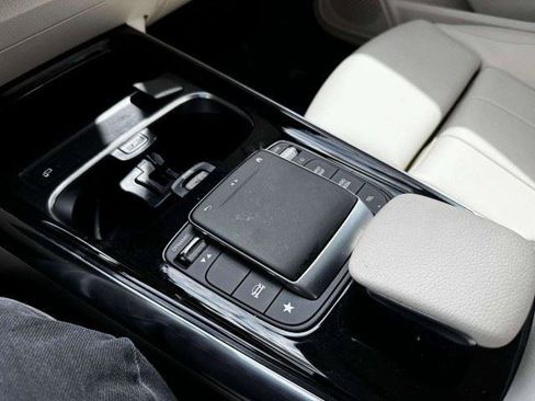 Used 2021 Mercedes-Benz GLA 250 4MATIC w/ Premium Package image 34