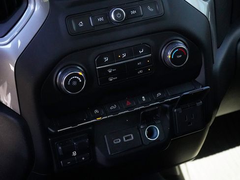 Used 2021 Chevrolet Silverado 1500 Custom image 15