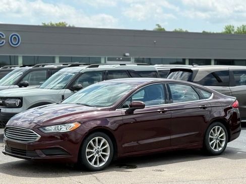 Used 2017 Ford Fusion SE w/ Fusion SE Technology Package FWD image 28