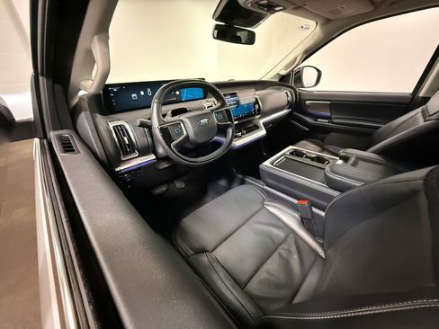 Used 2025 Ford Expedition Max Platinum image 59