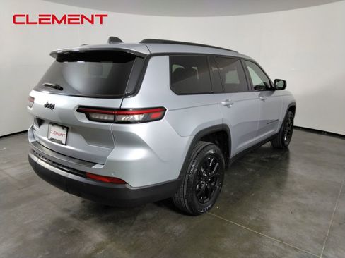 Used 2024 Jeep Grand Cherokee L Laredo AWD/4WD image 7