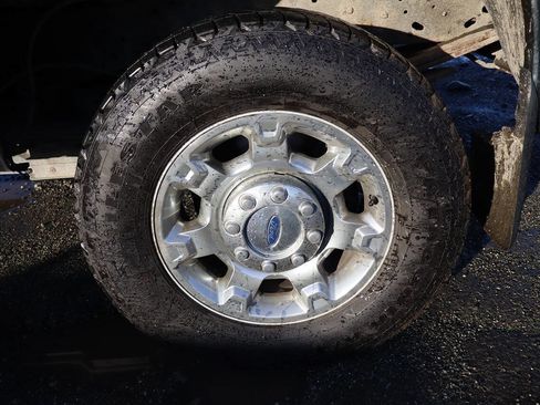 Used 2015 Ford F250 XLT w/ XLT Premium Package image 23