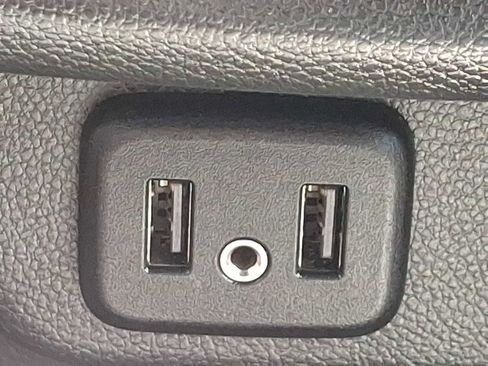 Used 2023 Chevrolet Traverse LT image 26