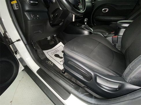 Used 2015 Kia Soul Base image 12