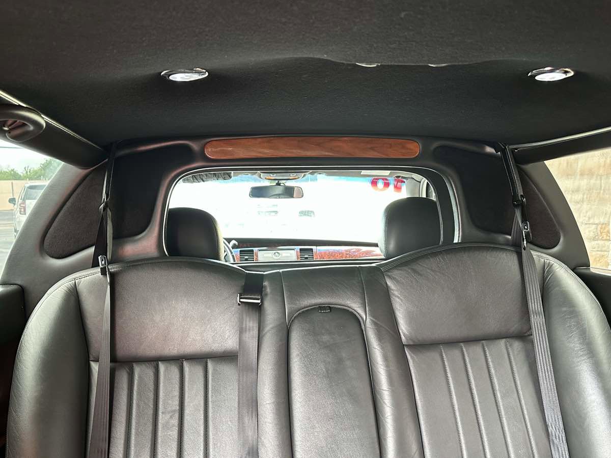 Used 2010 Lincoln Town Car Executive RWD image 11