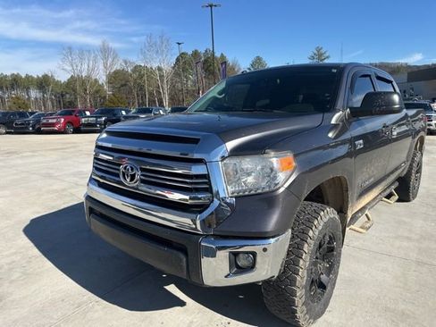 Used 2017 Toyota Tundra SR5 image 2