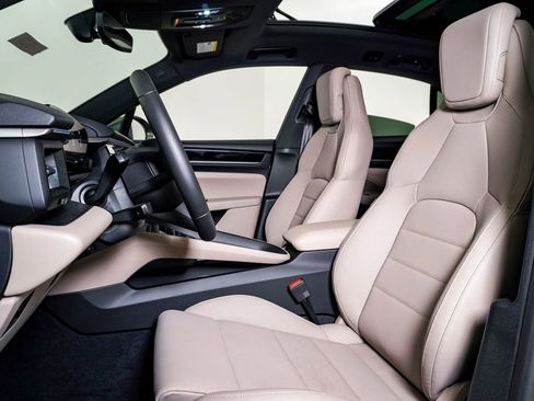 New 2026 Porsche Macan 4 Electric image 5