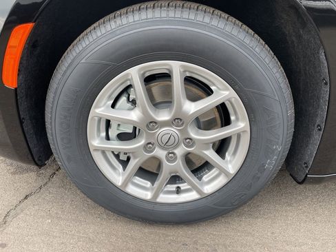 New 2026 Chrysler Pacifica Select image 7