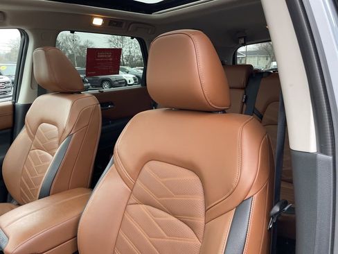 Used 2025 Nissan Pathfinder Platinum w/ Cargo Package image 7