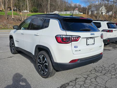 Used 2022 Jeep Compass Limited image 16