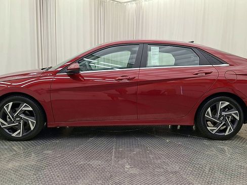 Used 2024 Hyundai Elantra SEL w/ Convenience Package FWD image 11