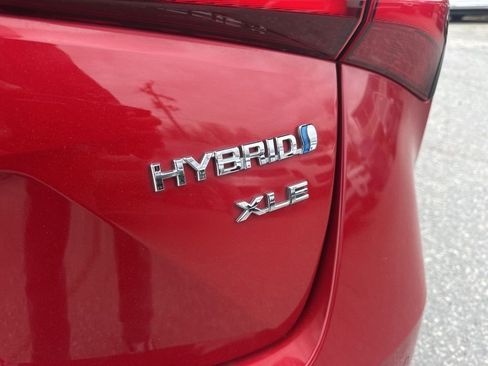 Used 2022 Toyota Prius XLE image 28