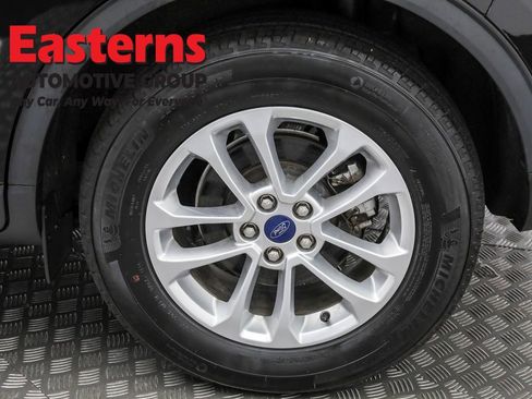 Used 2022 Ford Escape SE image 32