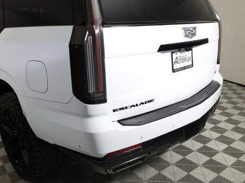 Used 2026 Cadillac Escalade ESV Platinum Sport w/ LPO, ONYX Package AWD/4WD image 57