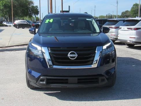 Used 2024 Nissan Pathfinder SV FWD image 8