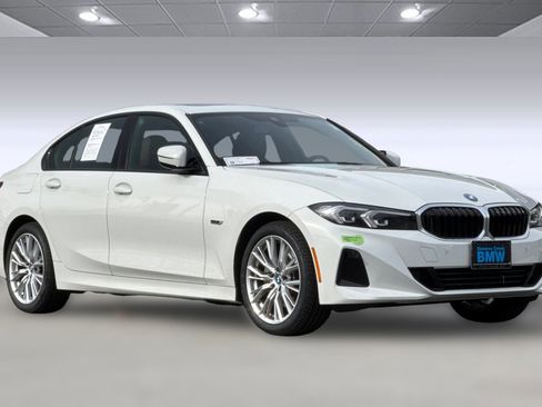 Certified 2023 BMW 330e 330e w/ Premium Package image 6