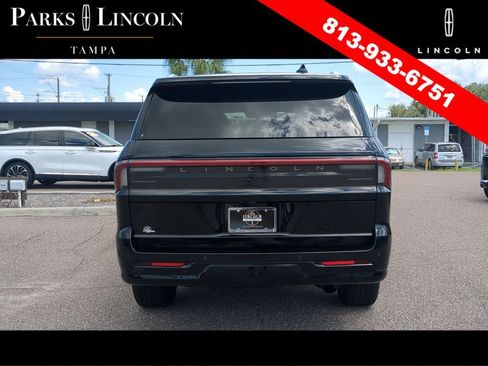 Certified 2025 Lincoln Navigator Reserve AWD/4WD image 4