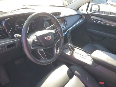 Used 2017 Cadillac XT5 Luxury image 23