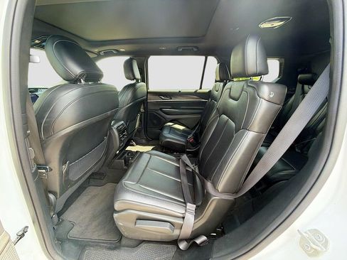 Used 2024 Jeep Grand Cherokee L Limited w/ Luxury Tech Group II AWD/4WD image 24