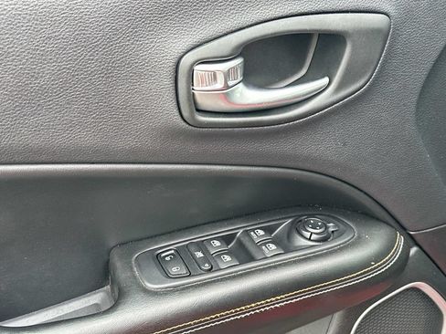 Used 2018 Jeep Compass Latitude w/ Popular Equipment Group AWD/4WD image 16