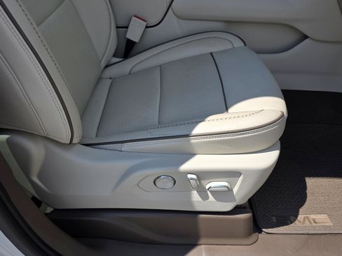 Used 2023 GMC Yukon XL Denali RWD image 21