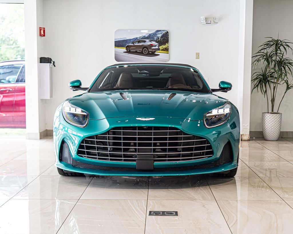 Used 2025 Aston Martin DB12 Convertible RWD image 2