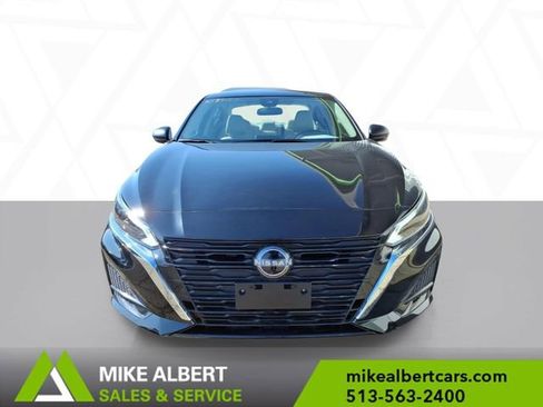 Used 2025 Nissan Altima 2.5 SV image 2