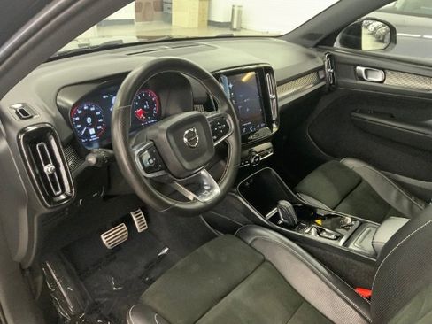 Used 2020 Volvo XC40 T5 R-Design image 10